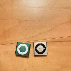 Apple iPod Shuffle Green and Silver